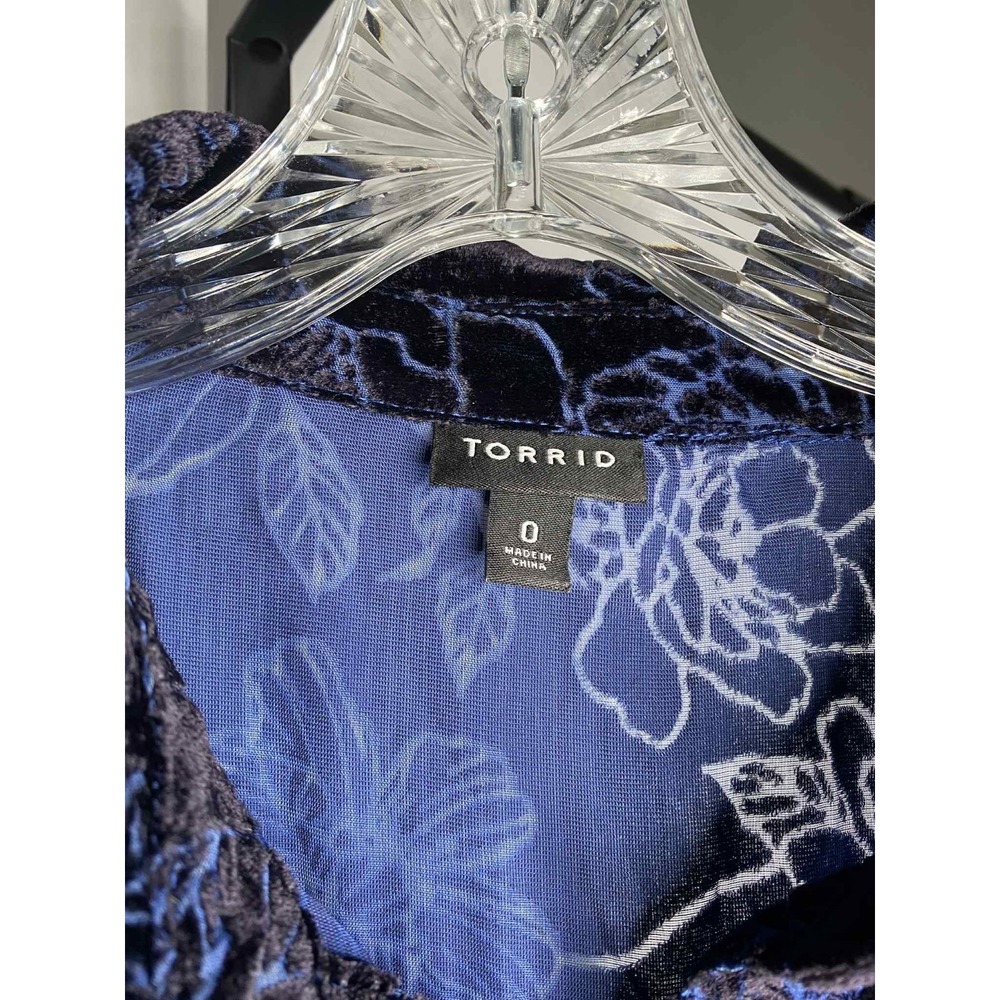 Torrid Women's Blue Madison Blouse Velvet Burnout Button Up Size 0X Dressy Luxe - Picture 3 of 8